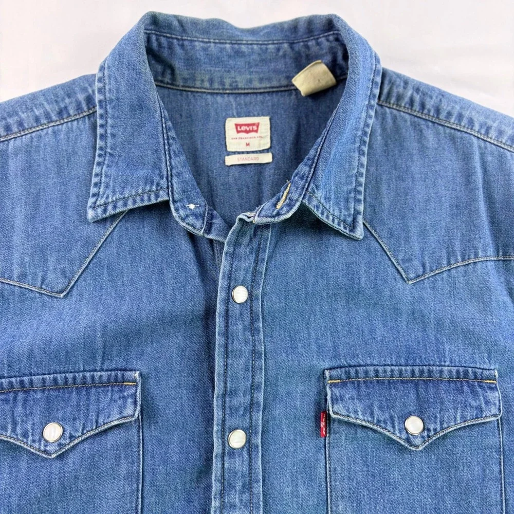 Levi's Standard Western Denim Shirt Mens M Medium Wash Pearl Snap Cowboy Fit
